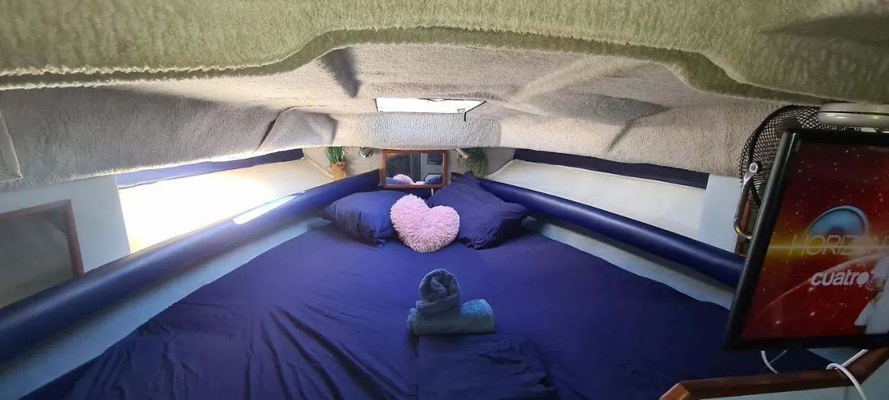 Hotel Boat To Sleep In Barcelona à Sant Adrià de Besòs